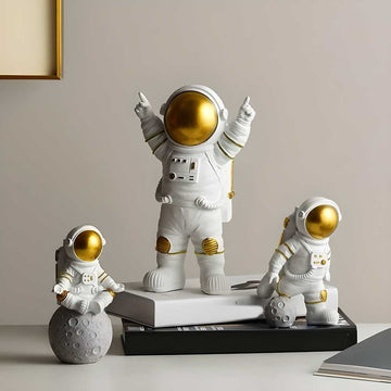 Astronaut Spaceman Statue Ornament.