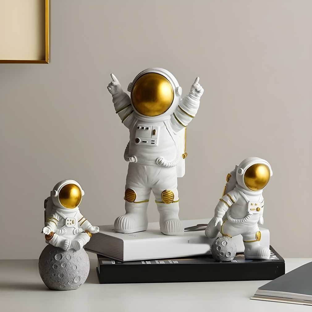Astronaut Spaceman Statue Ornament.